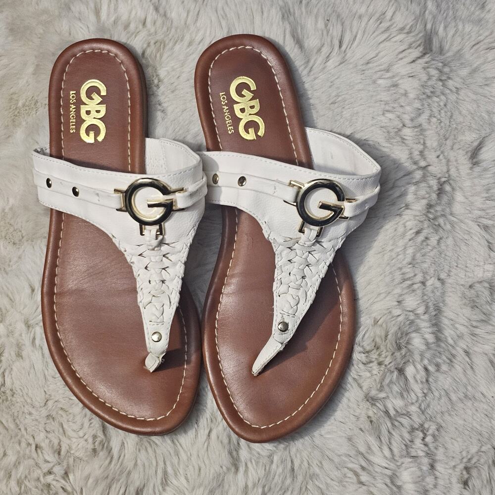 GBG Los Angeles White Thong Sandals Size 6